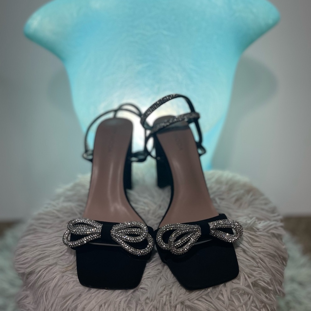 TOP Moda Black Heels with Strappy Design and Bow Detail